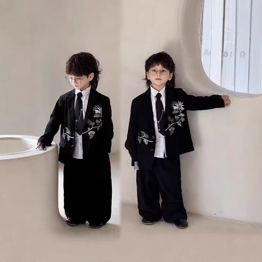 New Chinese style boys' suit set, 2024 autumn new style, children's casual suit, model catwalk performance costume, original design.