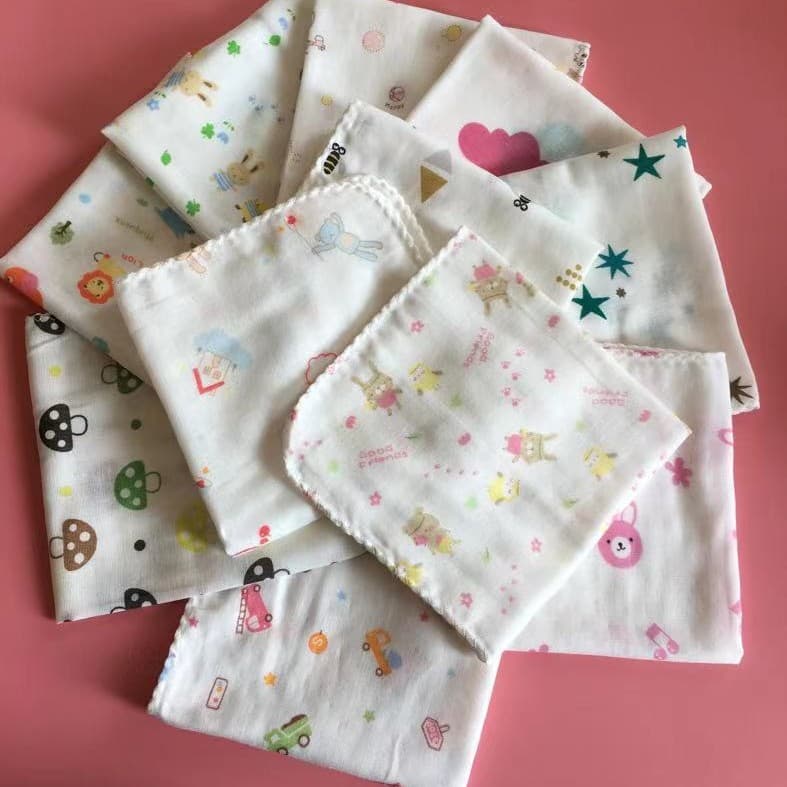 High-density gauze handkerchiefs, pure cotton baby feeding cloths, double-layer printed square towels, bath towels factory direct.