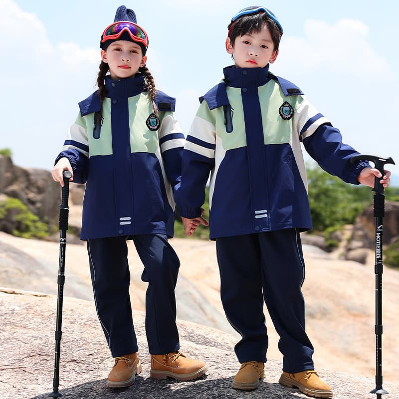 Three-piece school uniform set with windbreaker in navy blue for elementary students' class wear, autumn/winter kindergarten uniforms, children's thermal clothing