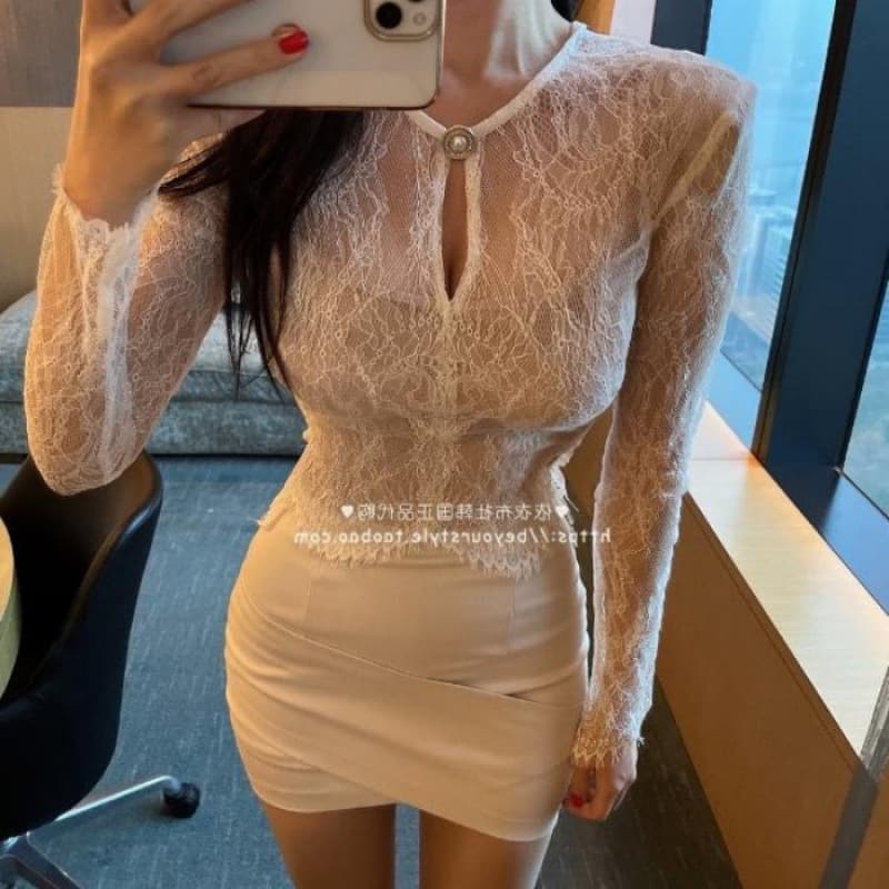 Korean Dongdaemun Autumn Season New Sexy Backless Hollow-Out See-Through Long Sleeve Lace Top Versatile Base Layer Women