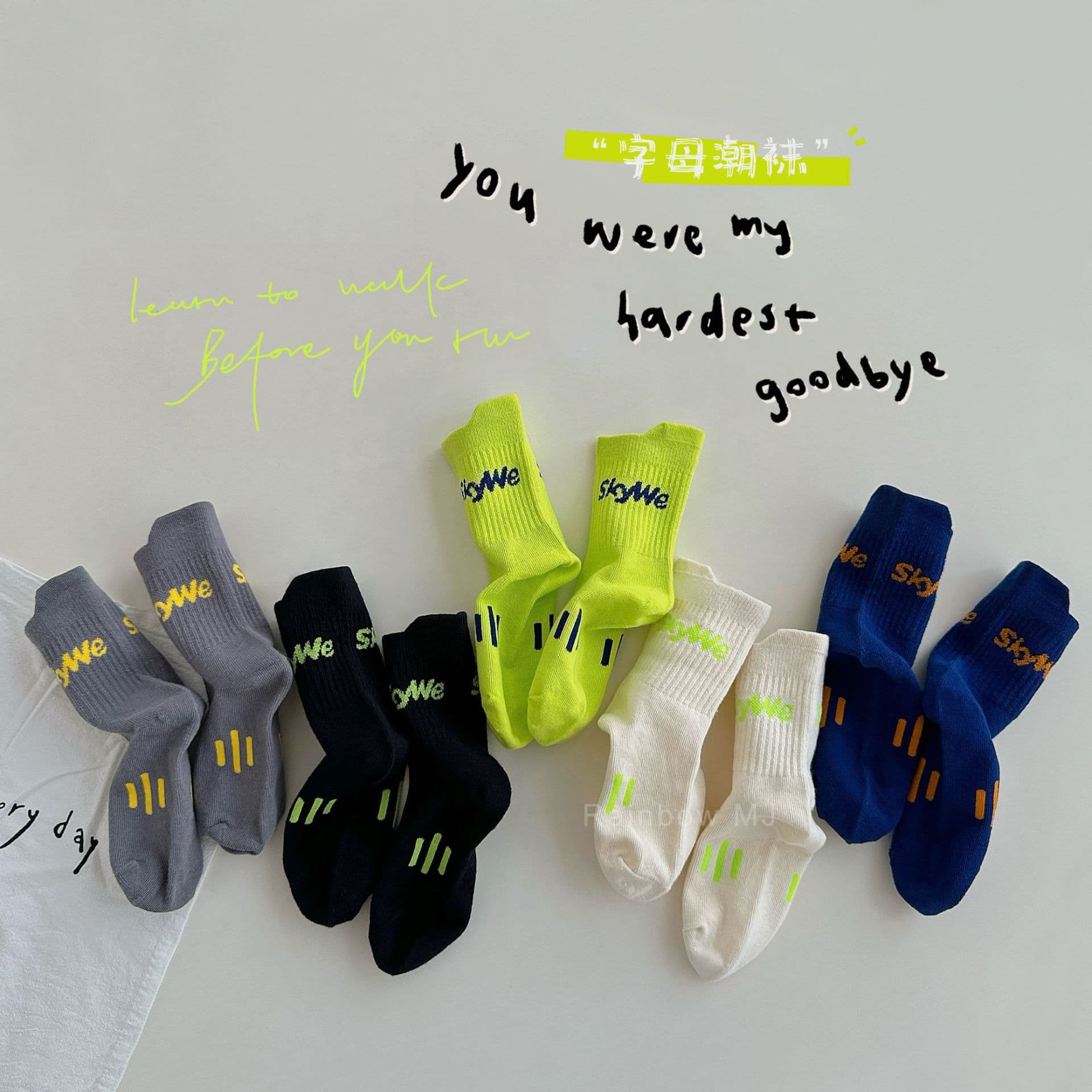 Boys' socks 6-12 years old, anti-pilling sports socks, children's socks, medium and large children's Korean alphabet trendy socks, spring and summer