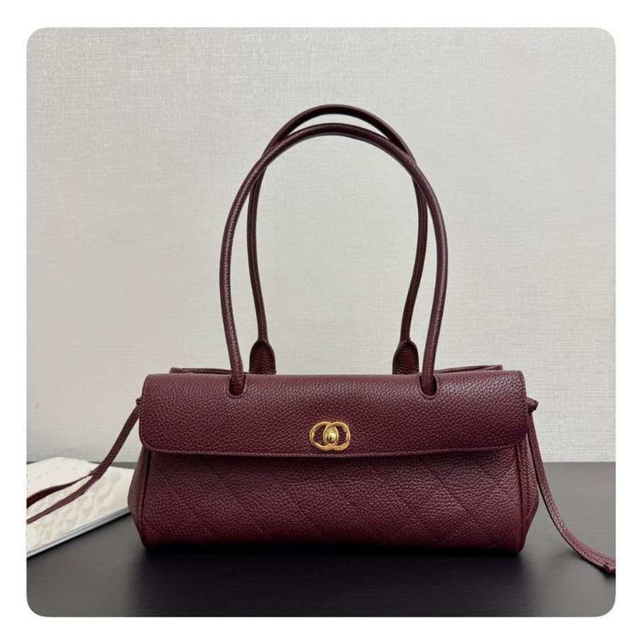 New Women's Bag 26S Retro Baguette Bag Calfskin Underarm Bag Women's Long Handle Shoulder Handbag Commuter Bag