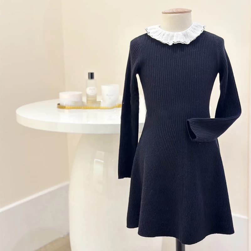 Classic Little Black Dress for Girls, Long-Sleeve Knit Dress in Cotton Wool, Children's White Peter Pan Collar Yarn Dress, Winter