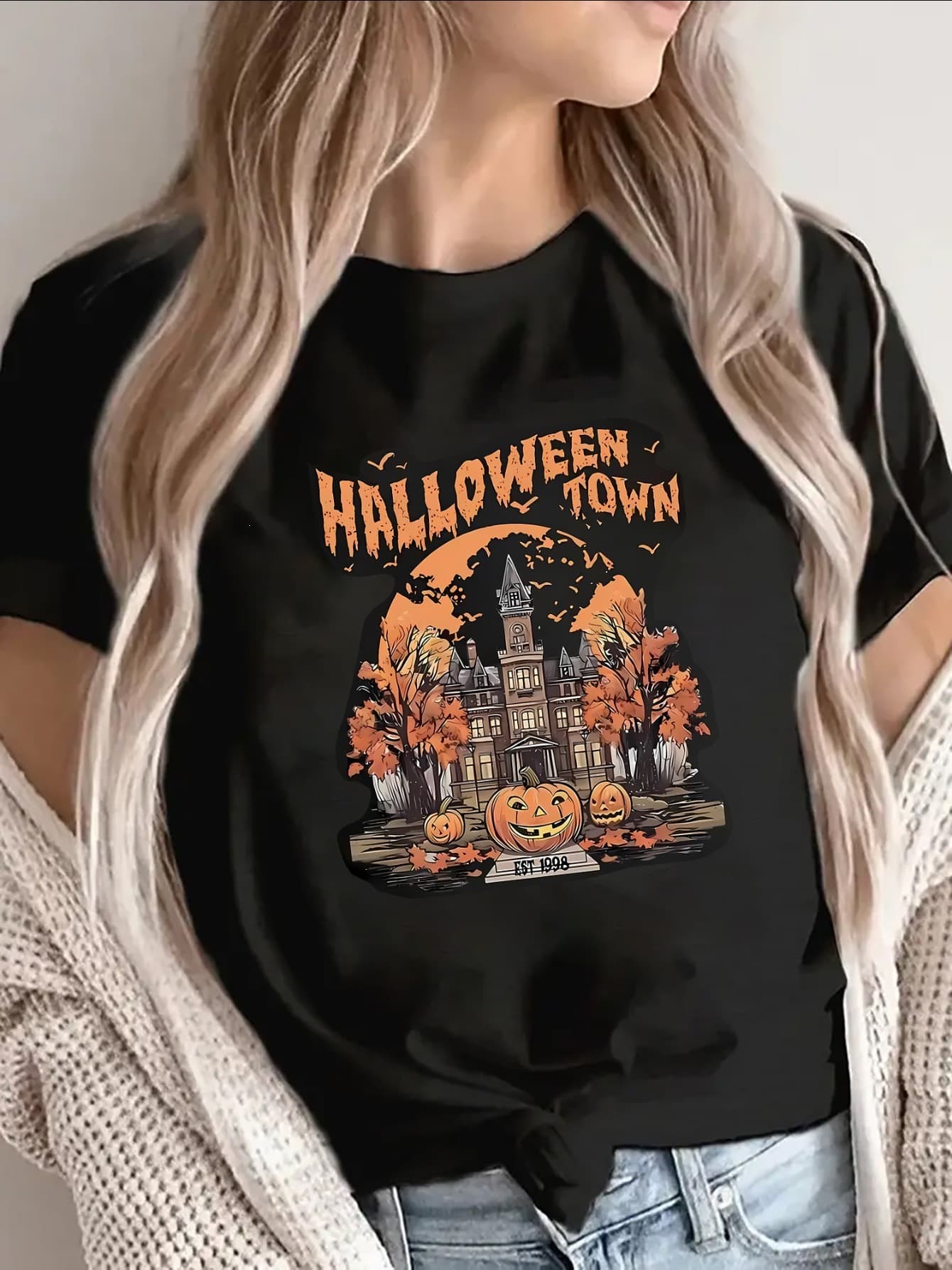 Black Halloween City Printed Short Sleeve T-Shirt Suitable for Casual Occasions Family Gatherings Parties or Festivals Short Sleeve