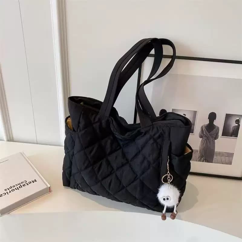 Cross-border Dropshipping Korean Niche Shoulder Bag Women Diamond Quilted Large Capacity Tote Bag with Pendant Portable Shoulder Bag Trendy