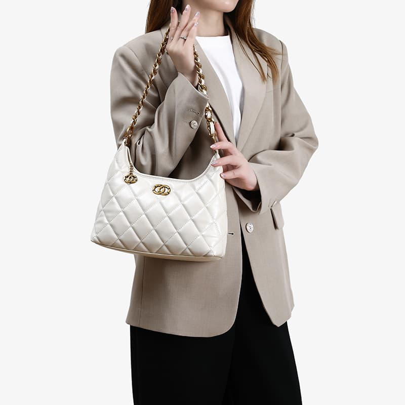 Chanel-style Diamond Quilted Chain Bag Women 2026 Summer New Underarm Bag Textured Lock Crescent Bag Shoulder Bag Women