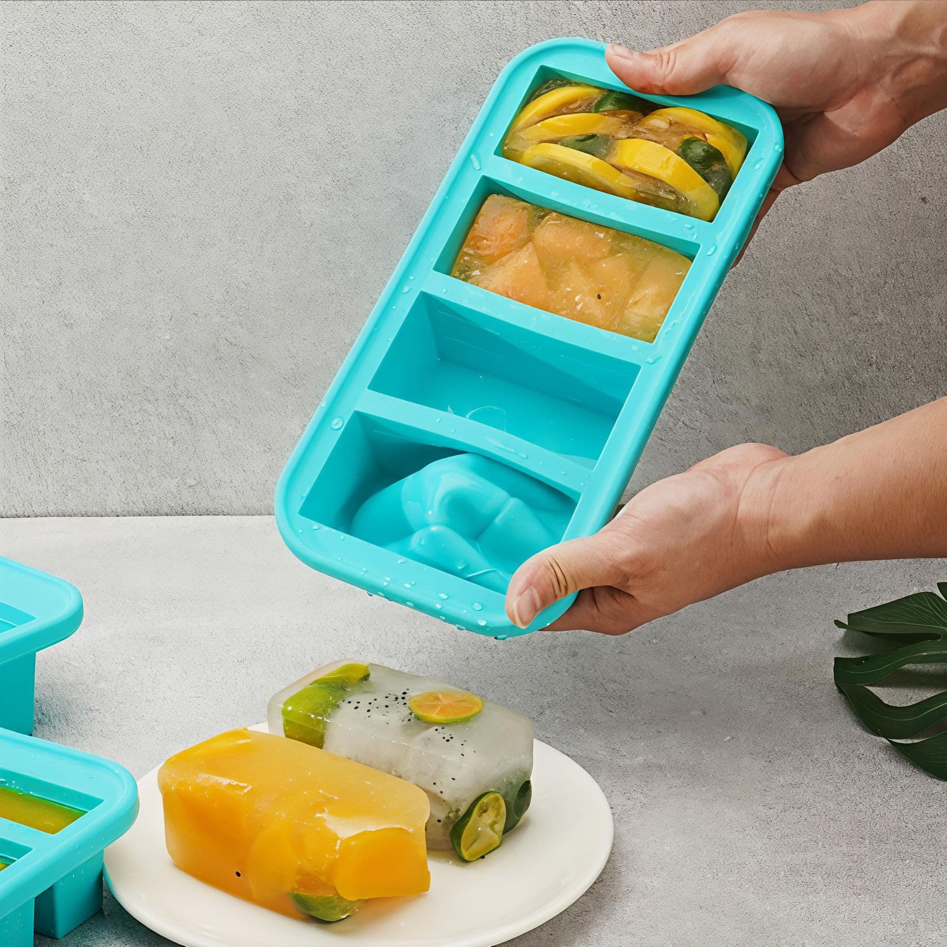 Silicone Ice Cube Tray with Lid, Large Capacity Home Ice Making Mold, Easy Release Quick Freeze Ice Blocks, Food Storage Container