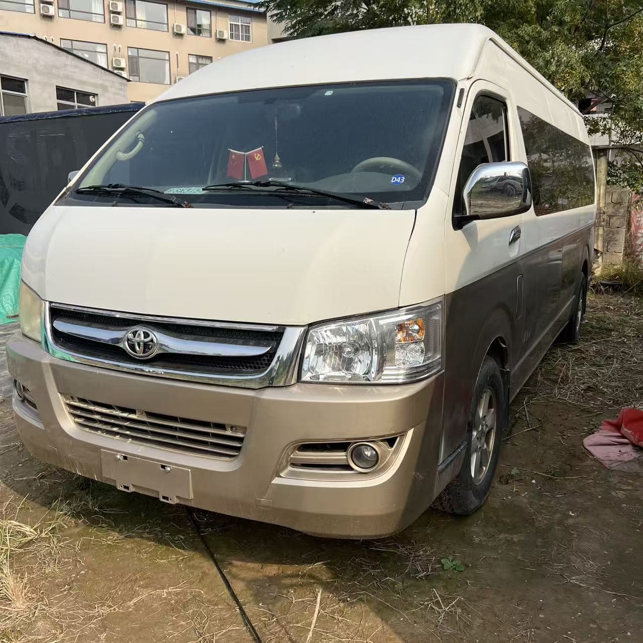 Used Toyota Hiace minibus (23 seats) for cross-border business use.