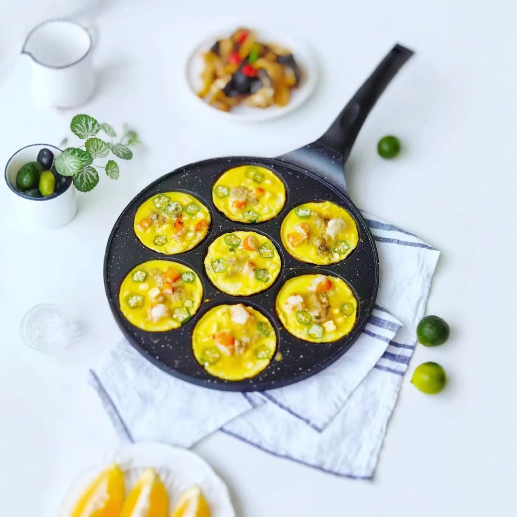 Seven-hole waffle cartoon smiling face grilled frying pan breakfast pan pancake pan omelette pancake pan omelette pancake machine