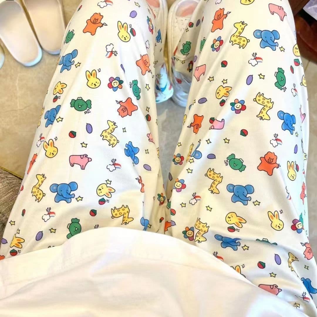 Cartoon print pajamas for women, thin style, suitable for spring and autumn, perfect for casual wear at home.