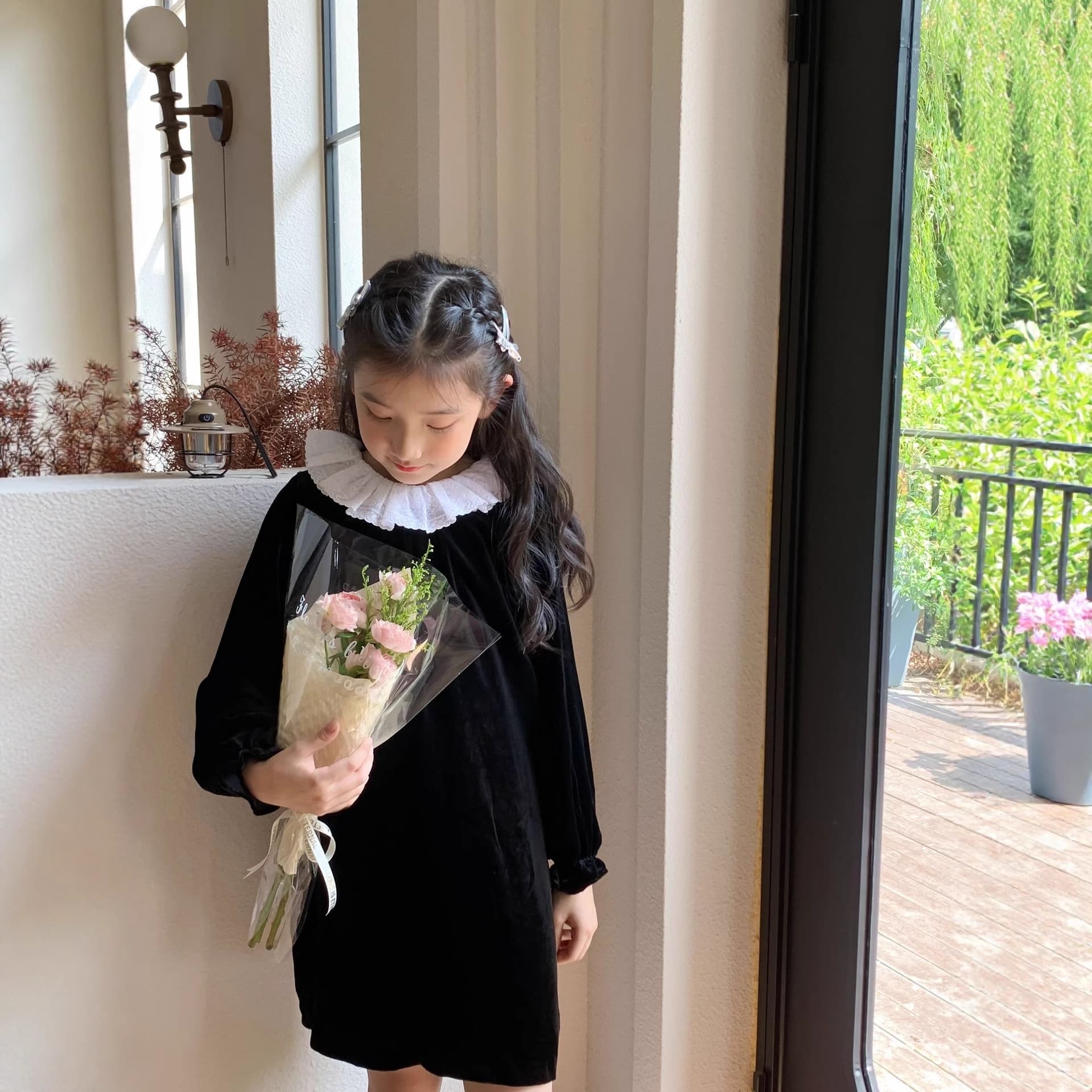 Spot 25 autumn and winter girls' palace style lace lapel silk velvet dress princess dress temperament skirt
