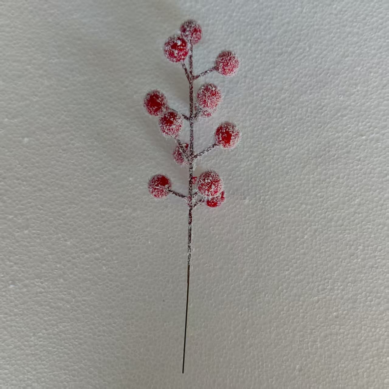 Cross-border artificial flowers with frosted red berry branches, Christmas red accessories for furniture ornaments and holiday decor