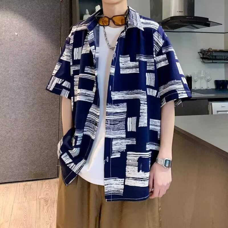 Ice silk thin quarter short-sleeved shirt for men with printed drape and breathable Hawaiian beach style loose graffiti painting shirt