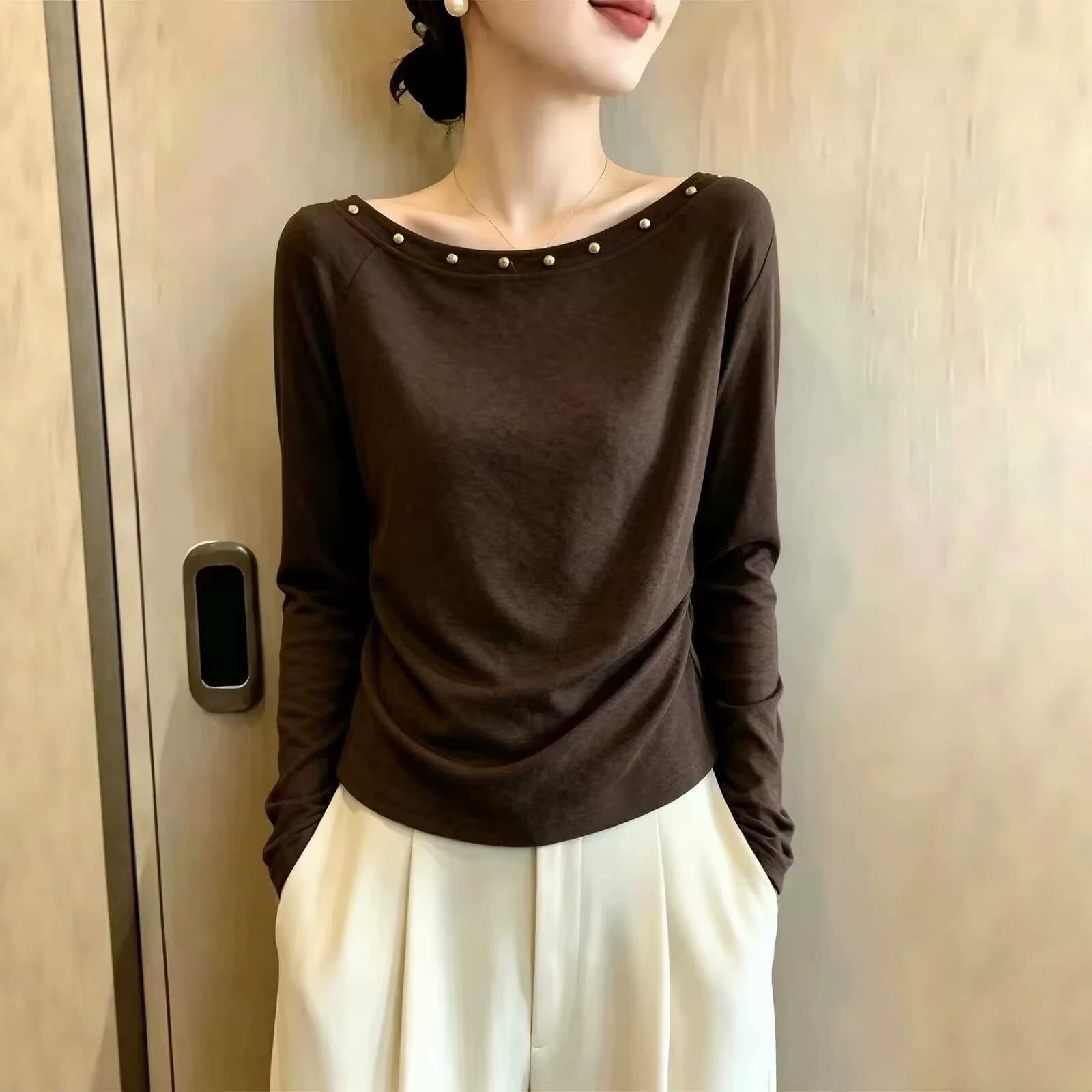 One-shoulder rivet T-shirt for women in early autumn, beautiful, huge and good-looking, pinch waist, long-sleeved short top, bottoming shirt