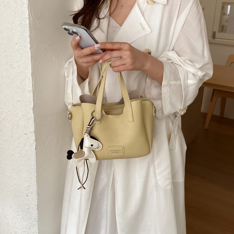 Korean-style trendy handbag, high-fashion versatile crossbody bag, 2026 new arrival, office commuter tote for women
