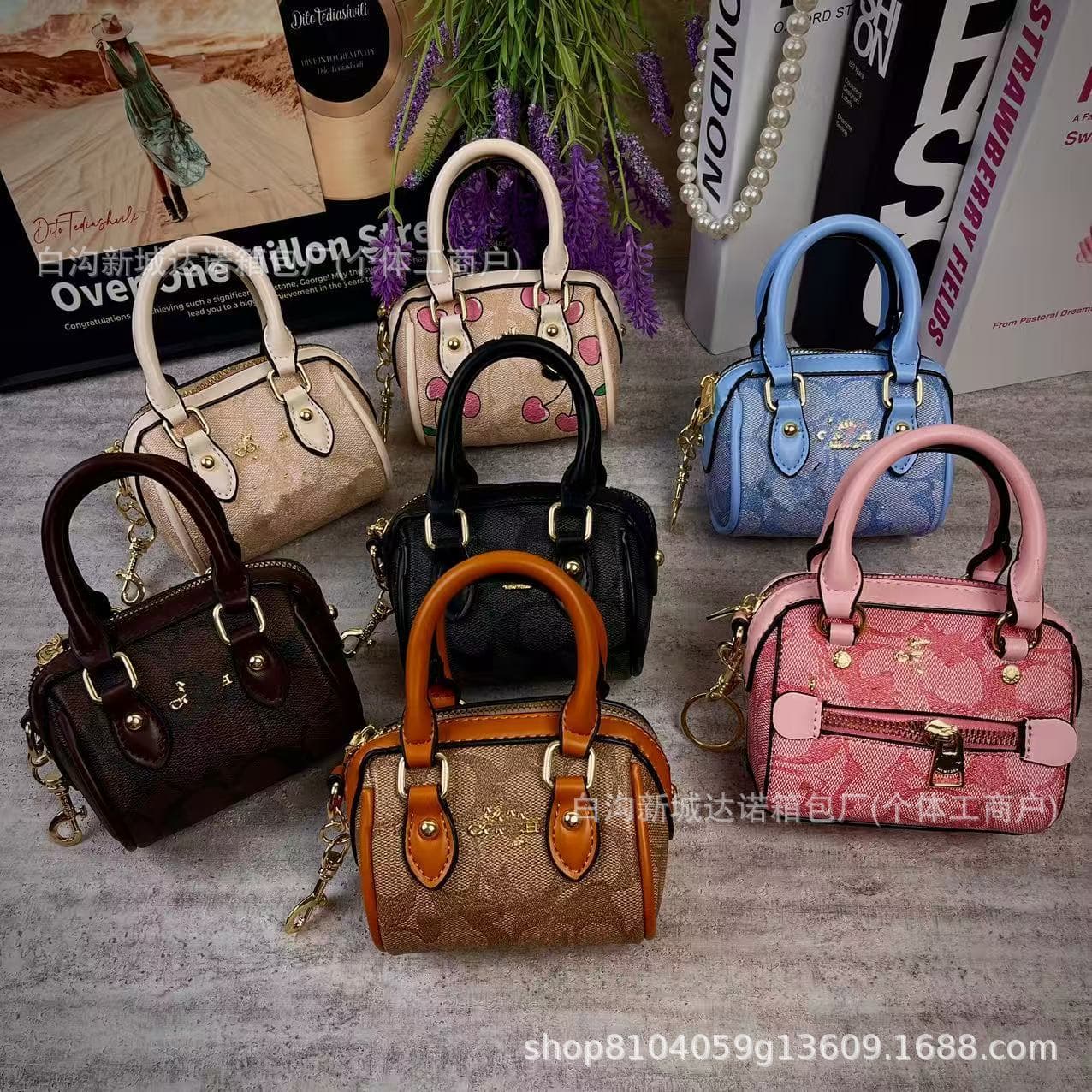 Fashion cross-border small bag 2025 new mini European and American PU classic letter ins niche clutch bag C family small square bag