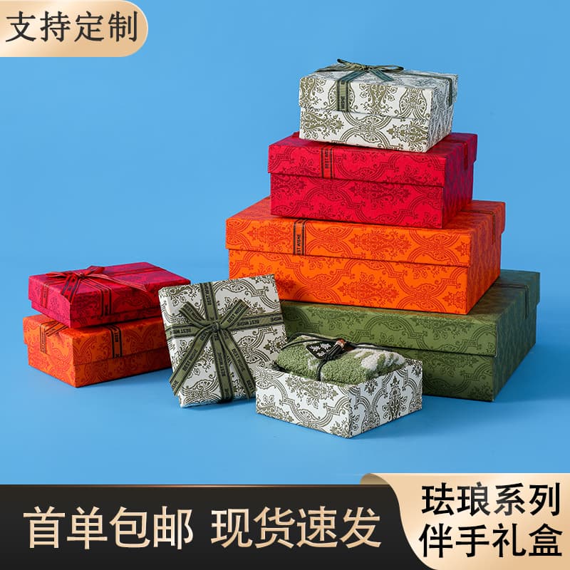 Souvenir gift box, high-end light luxury, retro green sky and floor cover, birthday gift packaging, gift box, empty box customization