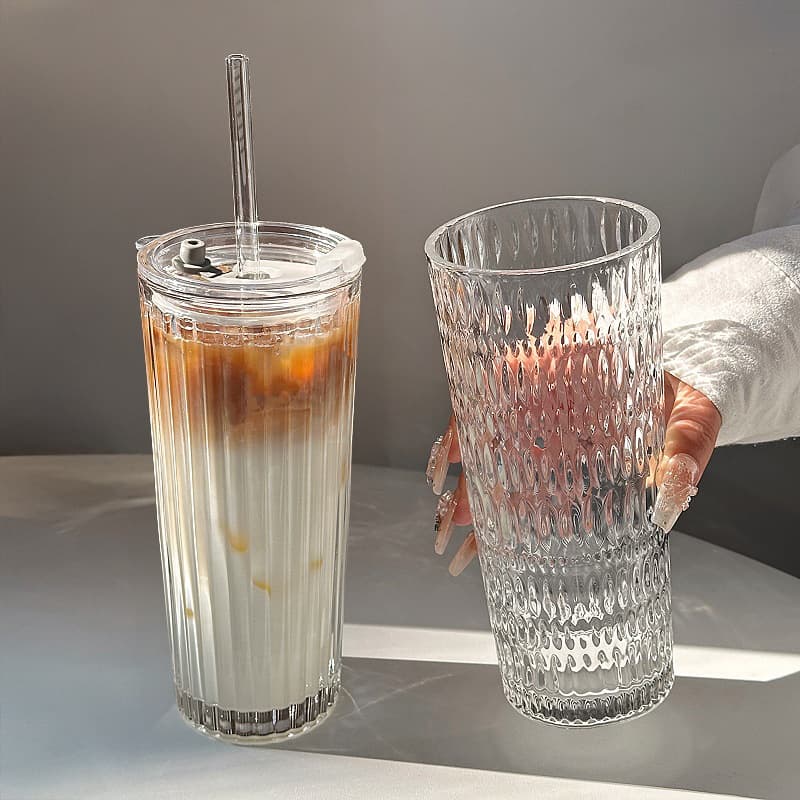 High-Aesthetic Transparent Glass Cup for Iced Americano and Latte, Large Capacity with Lid and Straw, Office Water Cup