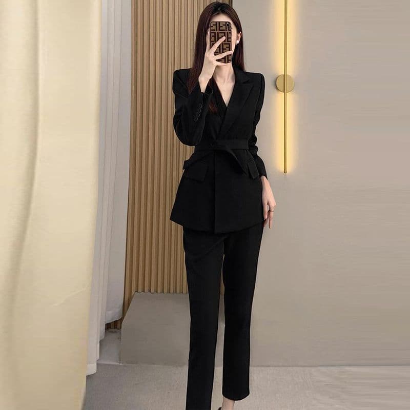 Fashionable professional black suit for women 2023 autumn new high-end temperament commuter lace-up suit two-piece suit