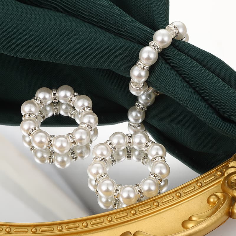 Elegant and luxurious pearl napkin rings, perfect for wedding banquets, Western-style table settings, and fashionable napkin clips.