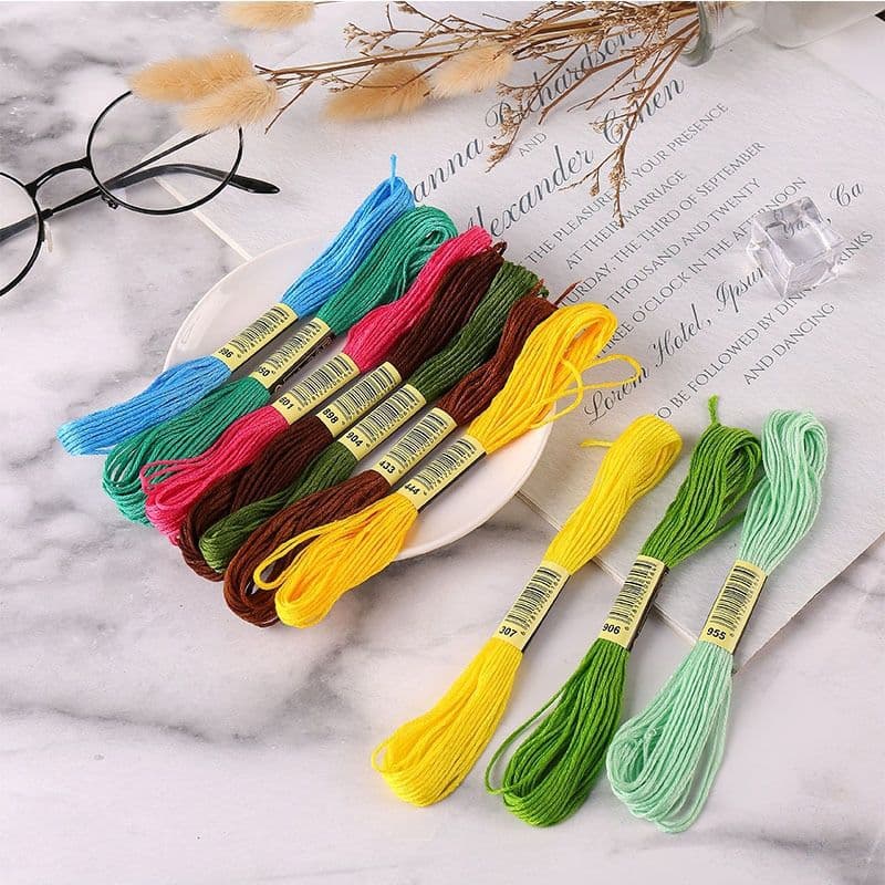 Factory direct wholesale of cross-stitch thread, eco-friendly polyester-cotton thread, 8 meters, 6 strands, DIY embroidery thread, hand-knitting thread.