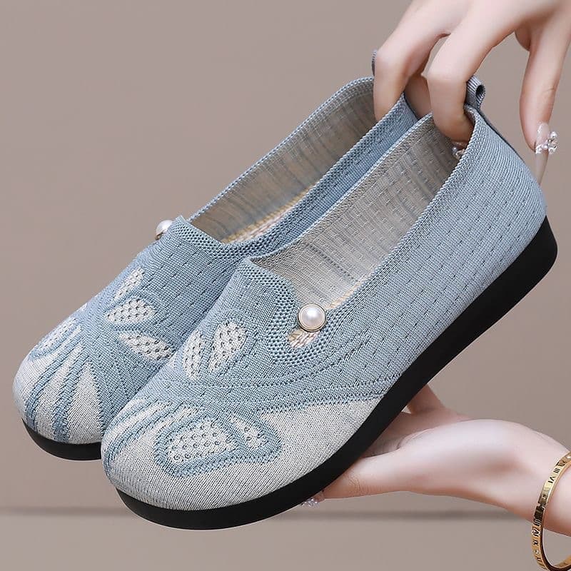 Old Beijing cloth shoes, women's shoes, grandma's shoes, middle-aged and elderly mother's shoes, light, soft, breathable, non-slip bean shoes, shallow mouth single shoes