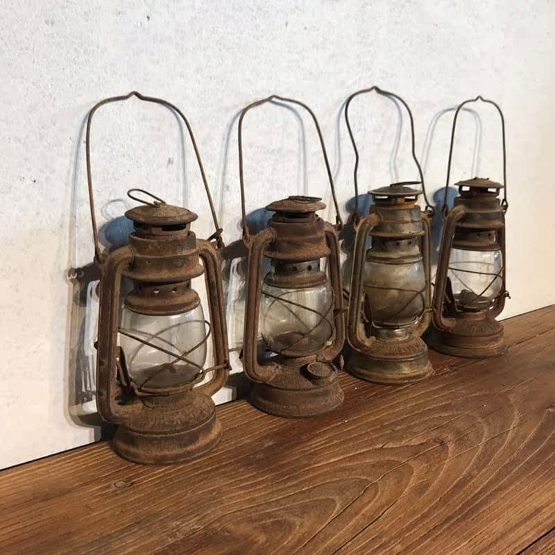 Nostalgic 6070 old objects, old lantern ornaments, old-fashioned kerosene lamps, portable lamps, bar and restaurant decoration props
