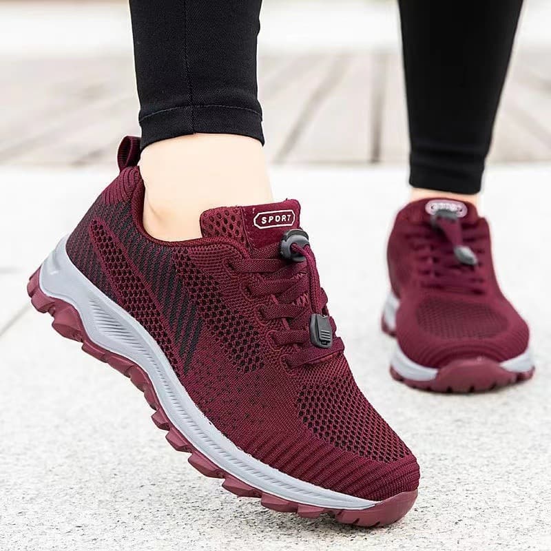 New style old Beijing style women's walking shoes, breathable, non-slip, soft sole, durable for running.