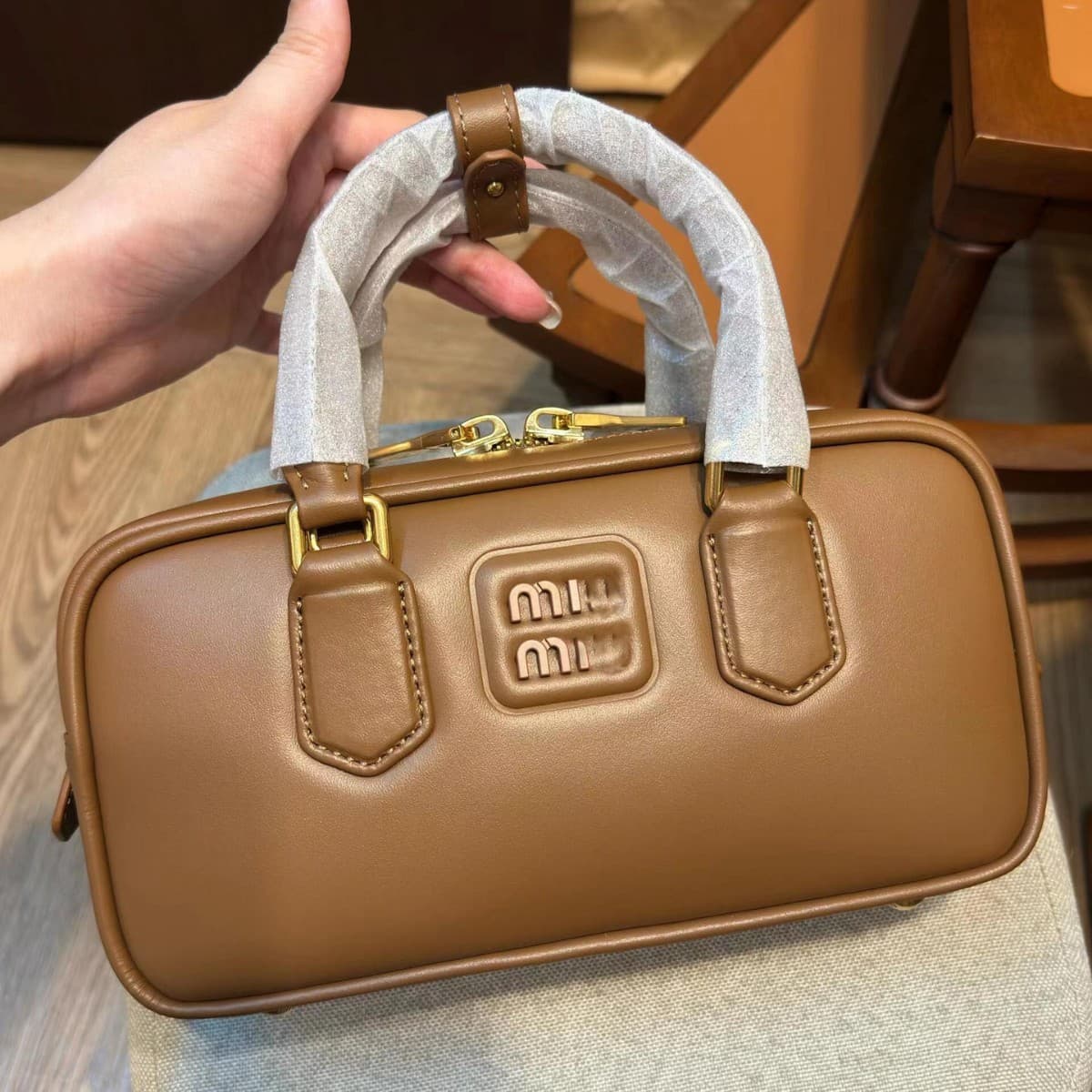 Zhang Yuanying's same miu bowling women's bag, fashionable and versatile Boston pillow bag, large capacity portable cross-body bag