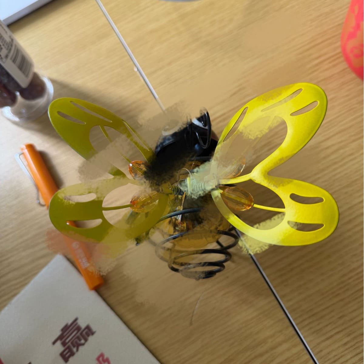 Insect Solar Light Outdoor Waterproof Garden Hanging Decoration Bee Dragonfly Butterfly Iron Art Hanging Solar Courtyard Light
