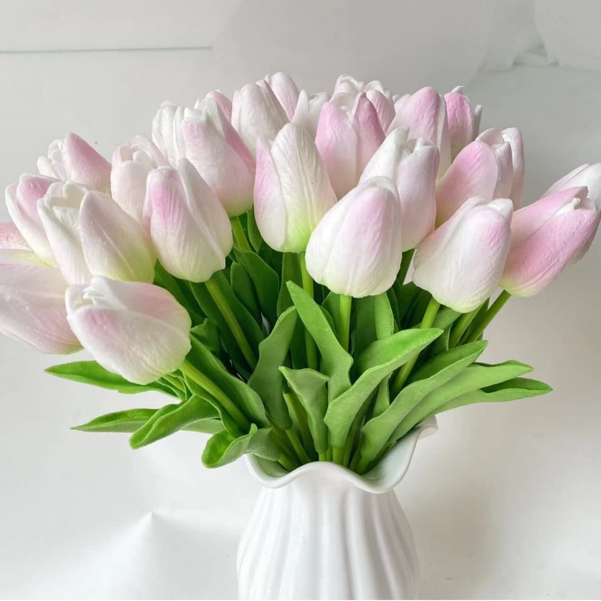 High-End PU Artificial Tulips, Faux Decorative Flowers for Wedding and Home Décor Props