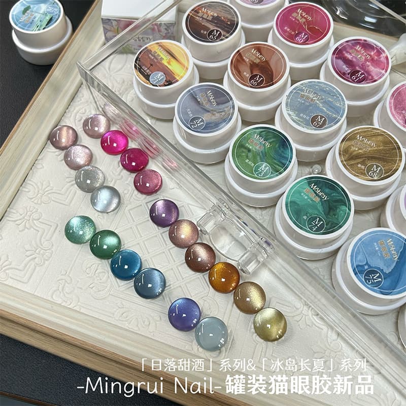 White Moonlight Porcelain White Crystal Cat Eye Nail Gel with Sparkling Glass Bead Effect for Nail Salons
