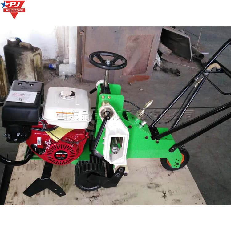 Hand push turf machine Bermuda lawn dicing machine Old turf scraper