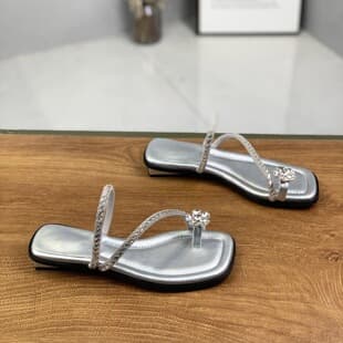 High-End Crystal Toe-Loop Casual Sandals 2026 Summer New Low Heel Fashion One-Band Sandals for Women