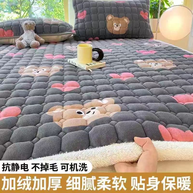 Winter Milk Fleece Thickened Mattress Pad for Student Dormitories Single Coral Fleece Mattress Pads, Mattress Covers, and Protectors