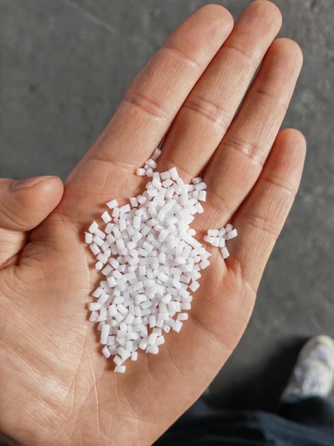 Factory direct sale natural color POM polyoxymethylene, Delrin, recycled granules, high gloss, high strength, substitute for new material.