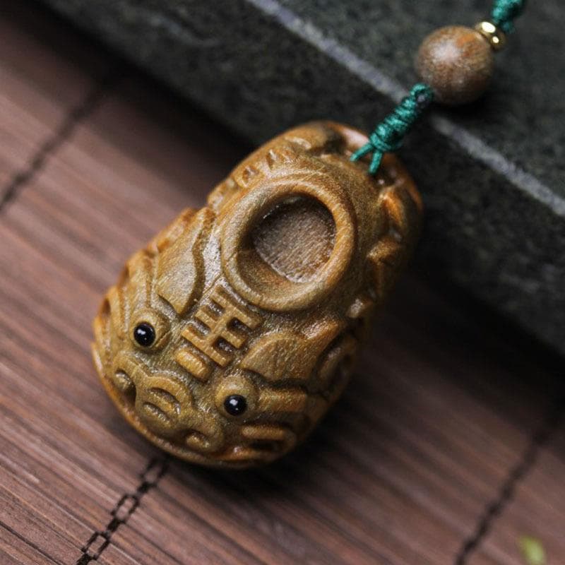Green sandalwood tiger head shoes mobile phone pendant sandalwood carved bag keychain DIY pendant accessories mobile phone chain gift