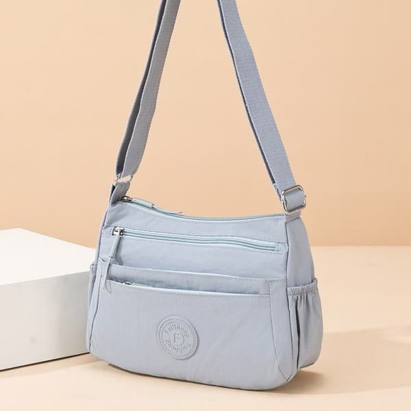 New multi-layered casual lightweight shoulder crossbody bag for women, fashionable and simple commuting casual mom bag storage bag