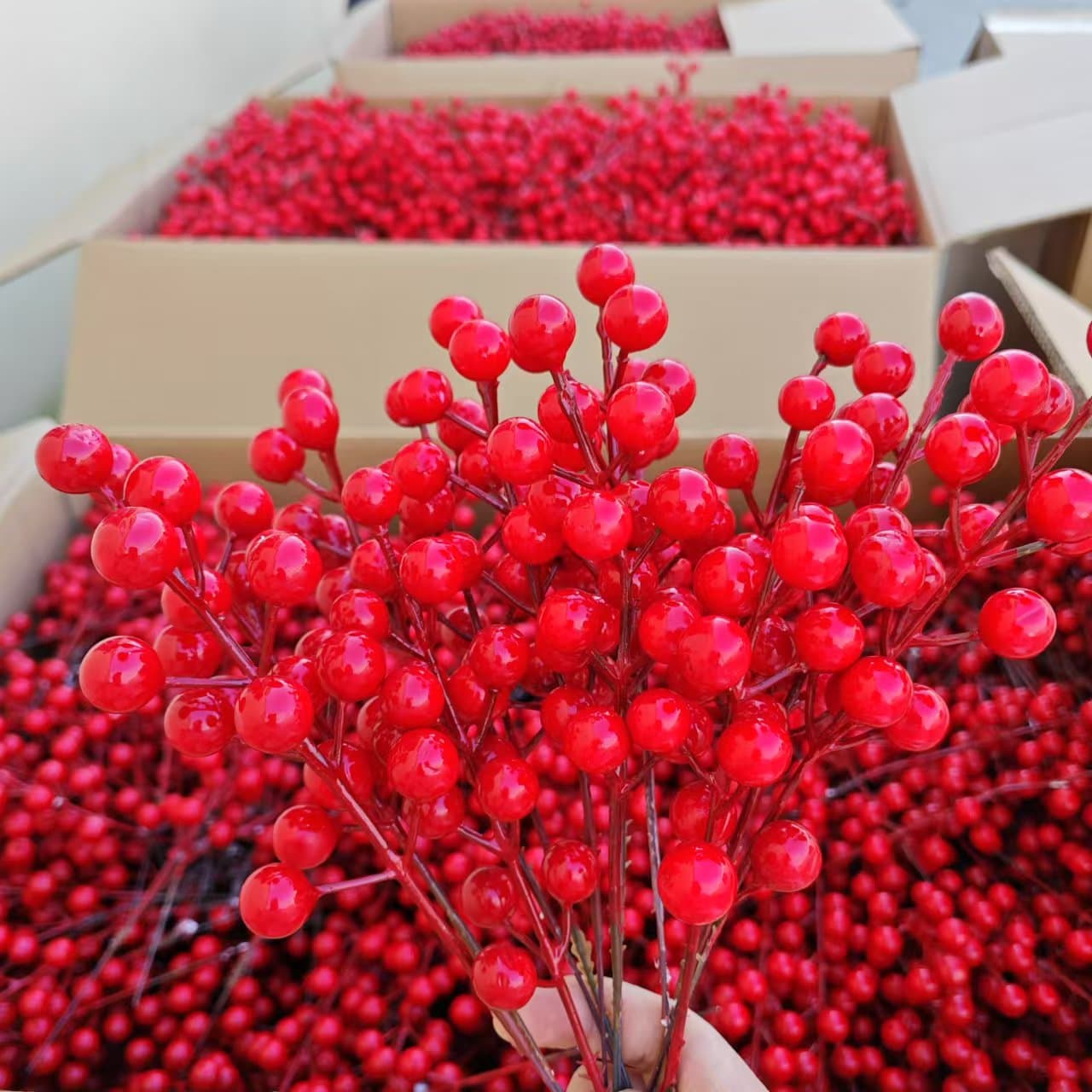 Lucky Fruit 12-Forked Simulated Red Berry Fortune Bucket with Holly Fruit New Year Flower Fortune Bucket Decoration Ornament Red Fruit Blessing