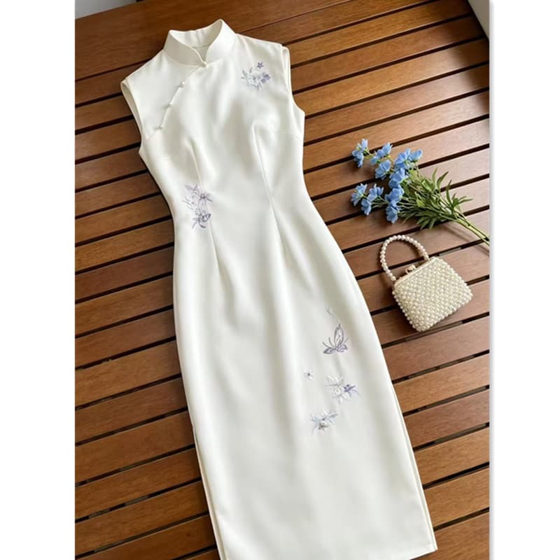 New Chinese Hong Kong Style Sleeveless Imitation Acetate Embroidered Long Cheongsam 2026 Summer New White Light Luxury High-End Cheongsam