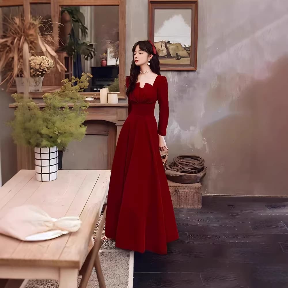 Long-sleeved red dress for women, luxury high-end feel, perfect for spring and autumn engagement party, floor-length gown reaching the ankles