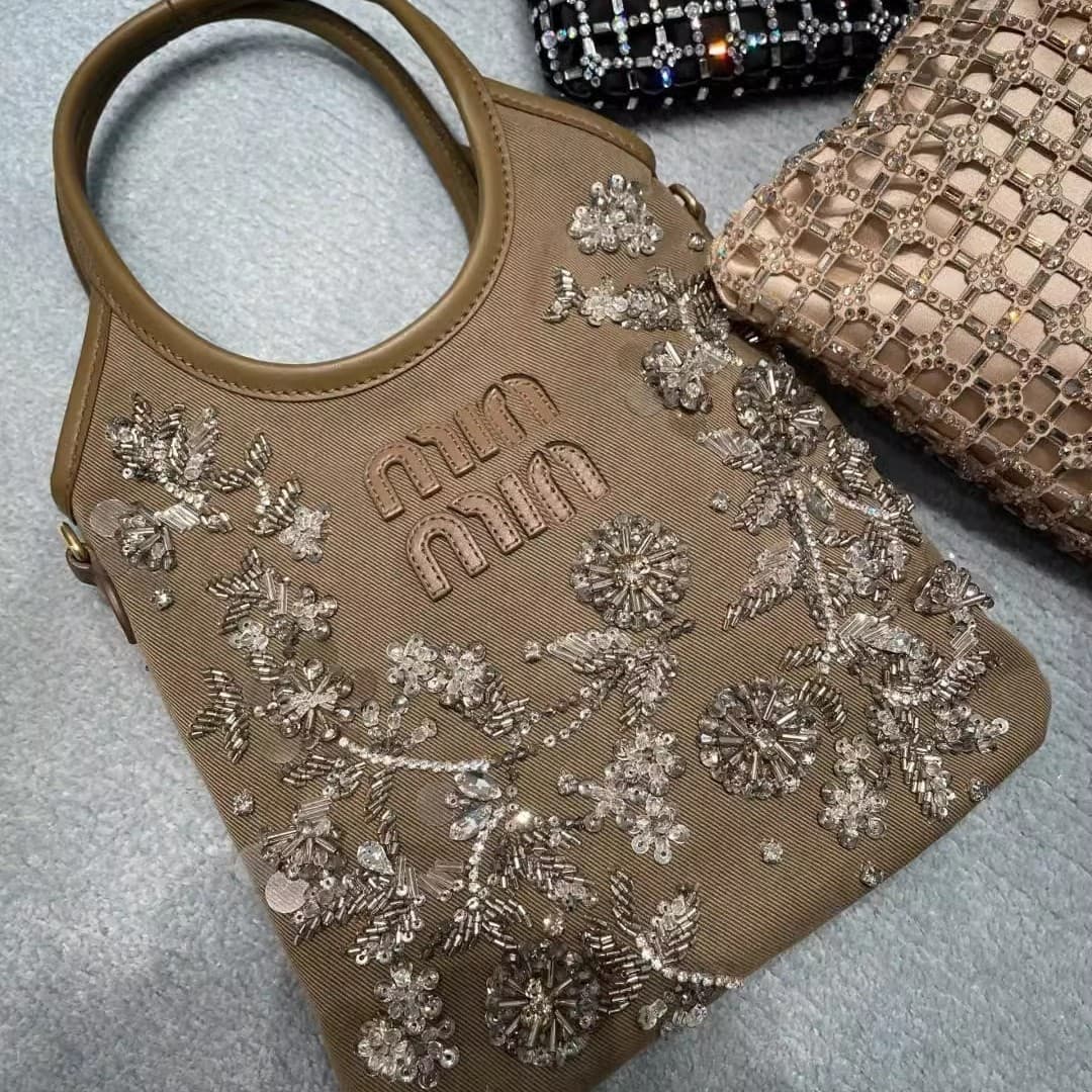 Net red with 25 years of spring new hand-embroidered beaded diamond handbag senior shoulder messenger bag