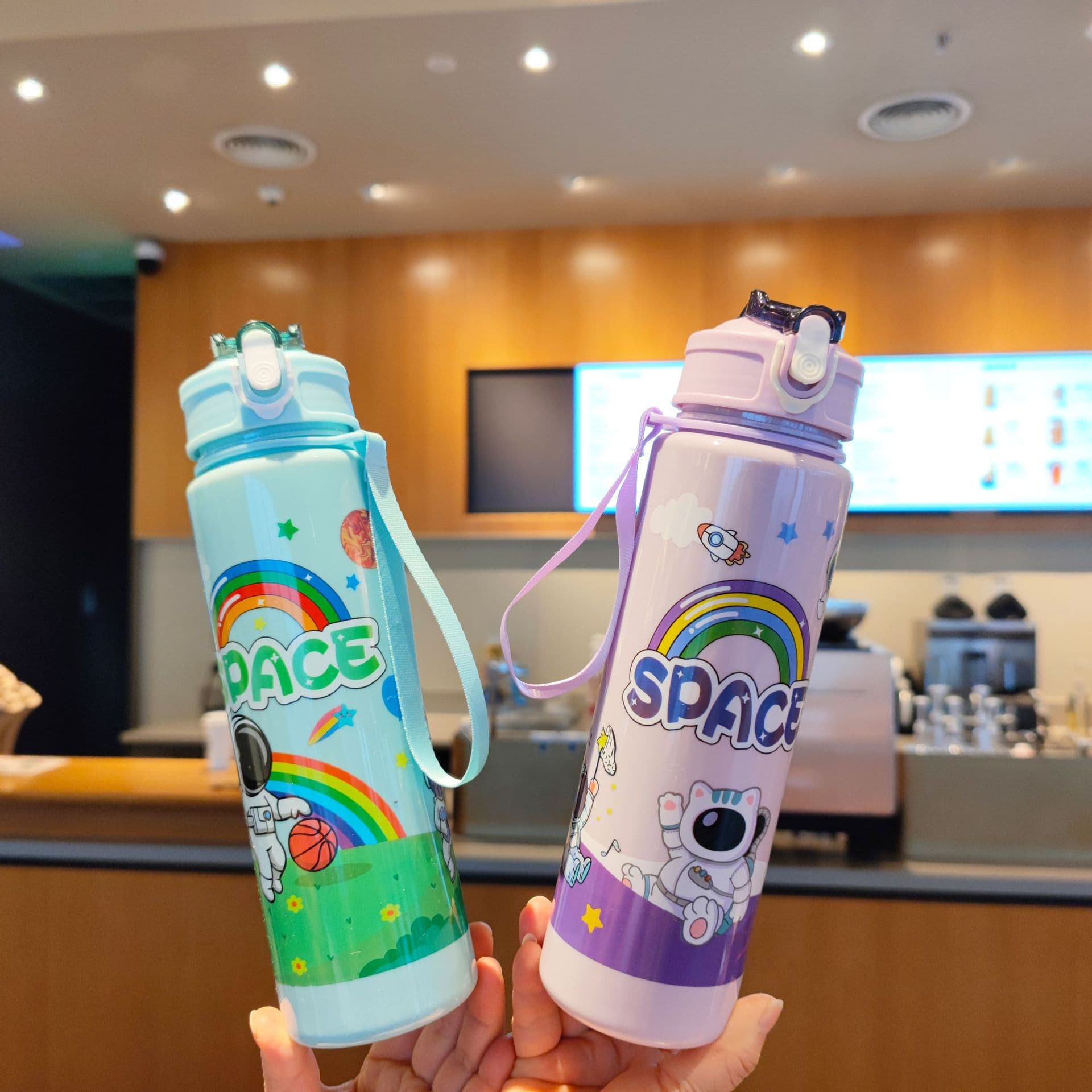 Children's Cartoon Astronaut Bounce Lid Suction Tube Cup Portable Lanyard PC Plastic Cup Astronaut Water Bottle Gift Student