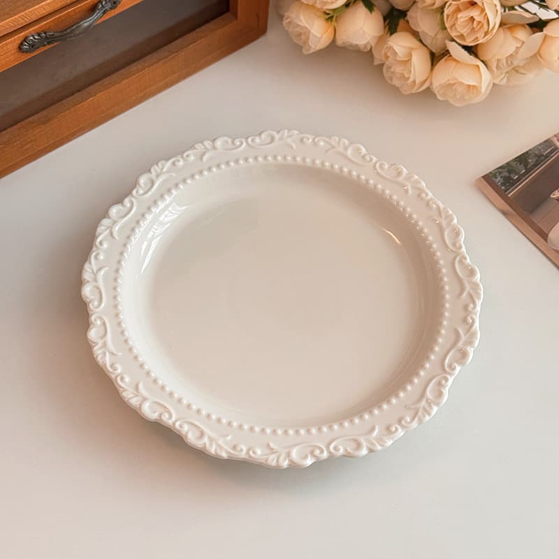 French high-end embossed dinner plate, vintage ceramic high-appeal dish, cute cream-style dessert plate