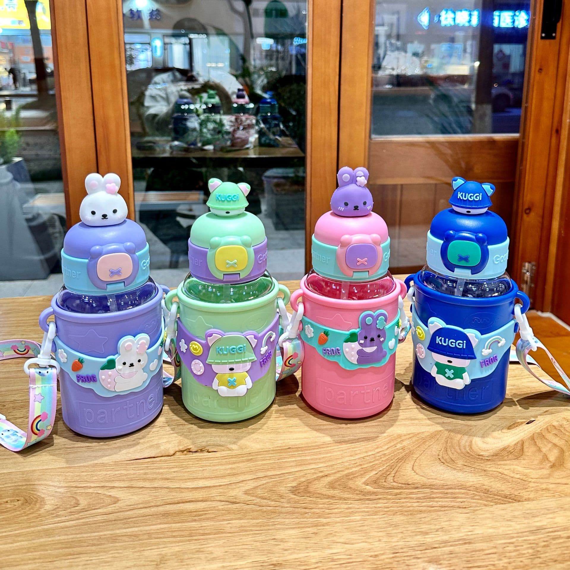 Cartoon children's cute doll plastic cup, good-looking student sippy cup, portable large-capacity strap water cup for school