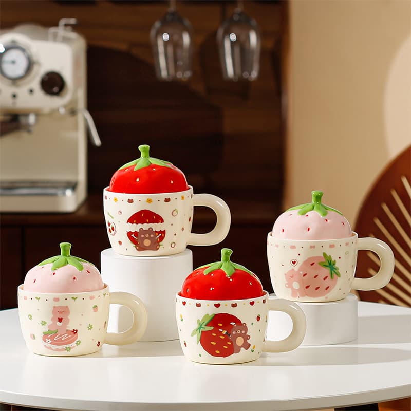 Creative high-looking cute strawberry mug with lid and spoon ceramic cup girl birthday gift breakfast cup souvenir