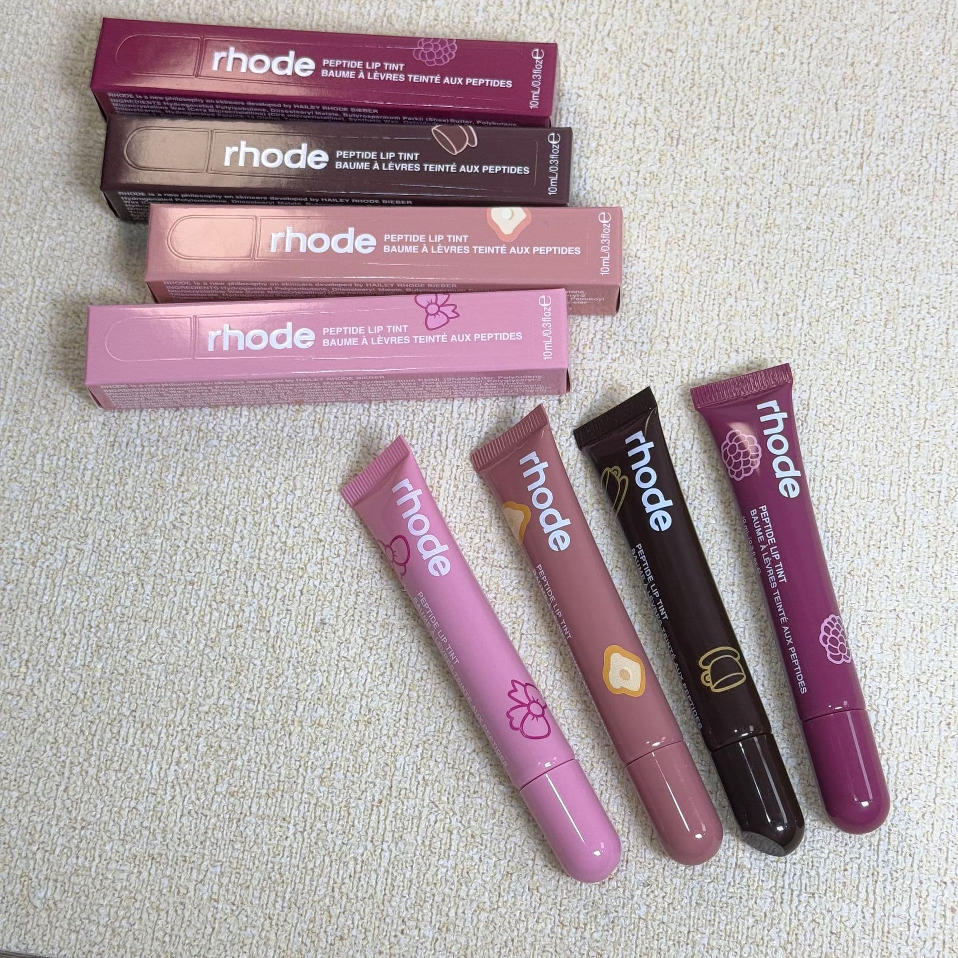Spot Rhode Hailey lip gloss birthday limited Hailey moisturizing hydrating lip balm dark brown ribbon/toast/