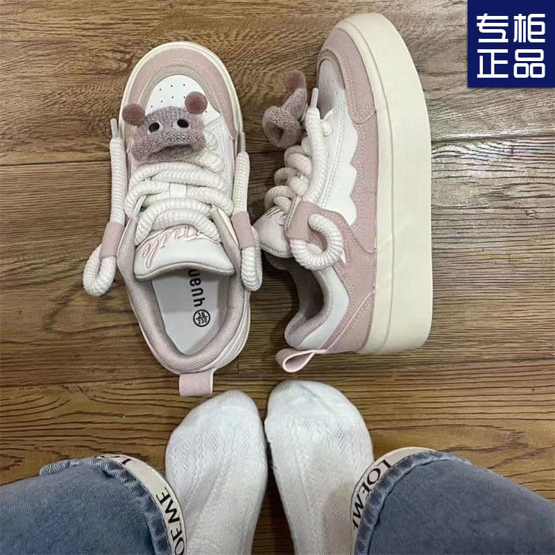 Original Niche High-Appeal Bread Shoes for Women 2024 New Trendy Korean Thick Sole Versatile Skateboard Shoes White Sneakers for Women