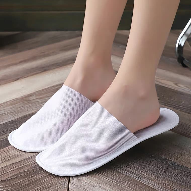 Wholesale 1000 pairs of non-woven or plush towel disposable slippers for hotels and B&Bs with free shipping.