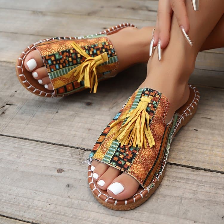 New Summer 2025 Bohemian Flat Sandals for Women, Fringe One-Strap Beach Flip Flops for Outdoor Wear